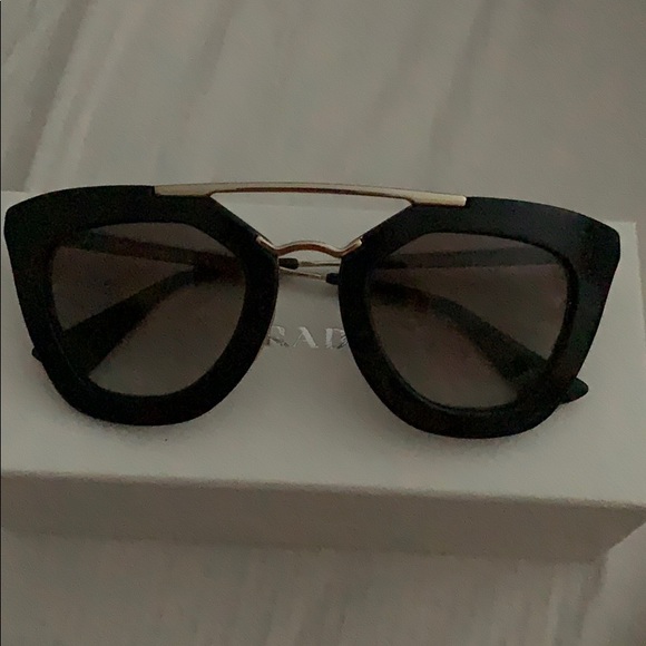 Prada sunglasses - Picture 1 of 4